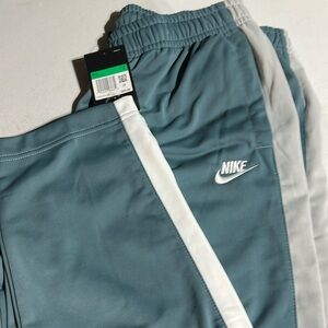 Nike Track Pants XL Standard fit/Tapered leg/Regular length